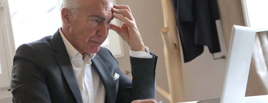 Få skærmbriller betalt af arbejdsgiver hvis du oplever gener fra for meget skærmtid