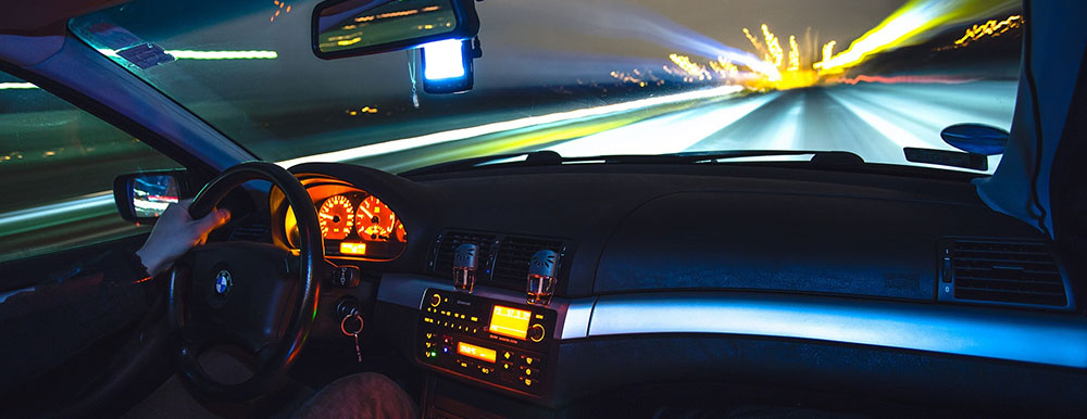 Sådan virker briller til natblindhed