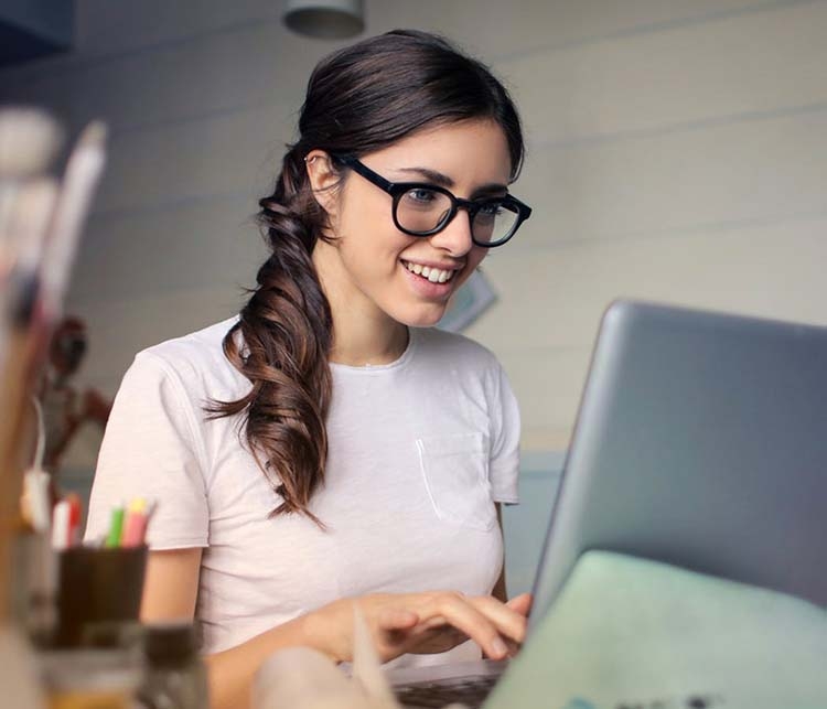 Hvad er skærmbriller og hvordan virker de?