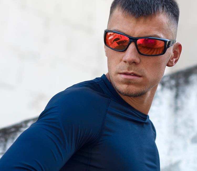 Sportssolbriller med polaroide linser